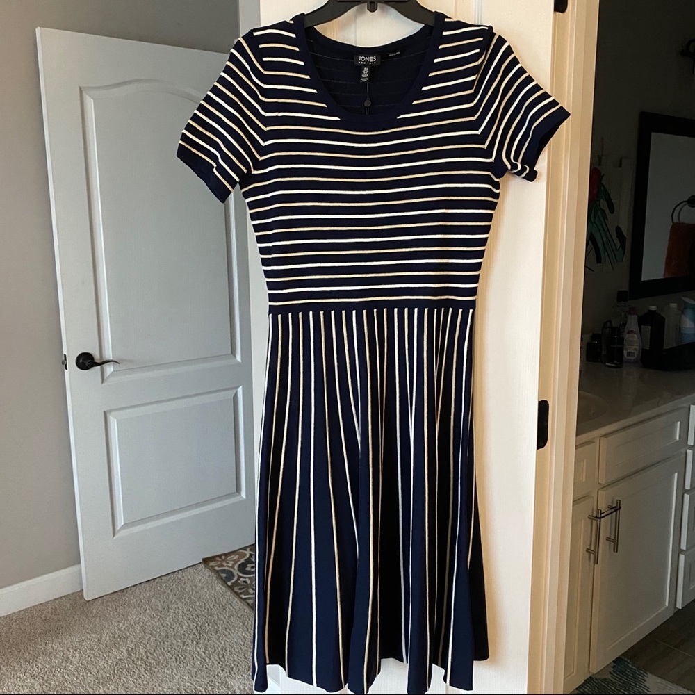 Jones New York fit and flare navy dress size small